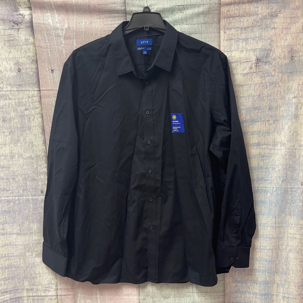 Brand new  Men’s Apt. 9 button down dress shirt.